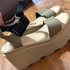 Steve Madden Women's Green and Cream Platform Sandals